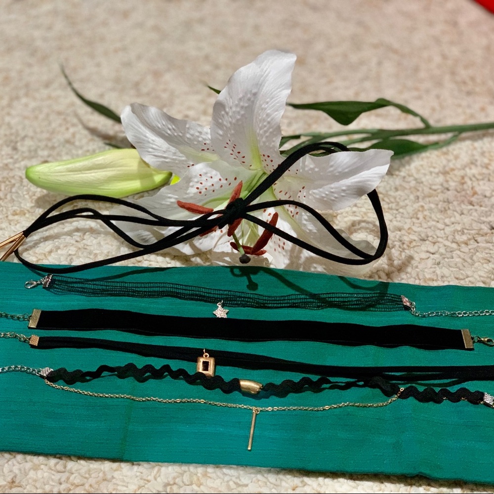 3/$10 Forever 21 ❤️5 necklaces ❤️